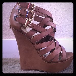 Strappy wedge